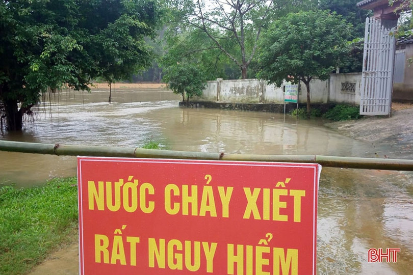 Nước sông Ngàn Sâu lên nhanh, vùng hạ du Vũ Quang ngập cục bộ