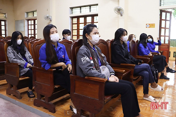 Địa phương đầu tiên ở Hà Tĩnh bồi dưỡng kiến thức 60 năm đường Hồ Chí Minh trên biển