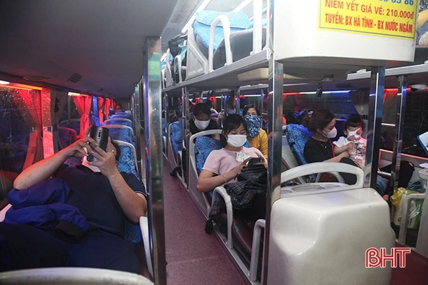 Xe khách liên tỉnh ở Hà Tĩnh vẫn “án binh bất động”