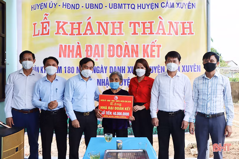 Cẩm Xuyên xây nhà đại đoàn kết cho người nghèo 