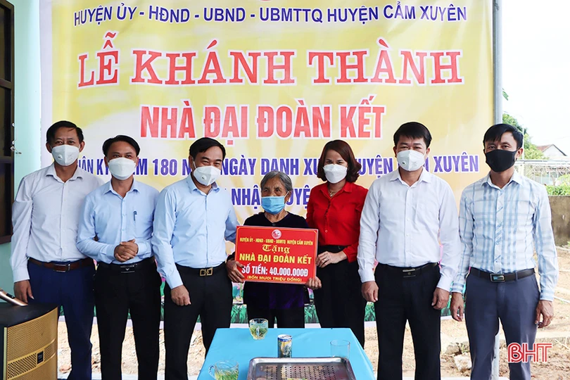 Cẩm Xuyên xây nhà đại đoàn kết cho người nghèo 