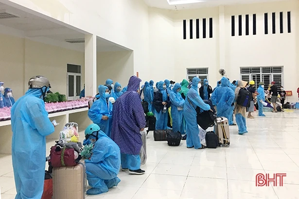 Sở Y tế Hà Tĩnh hướng dẫn công tác phòng dịch để đón hơn 840 học sinh, giáo viên, phụ huynh về quê