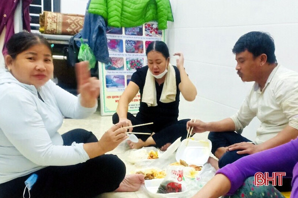 Hỗ trợ 17 công dân Thanh Hóa trên đường về quê vào tránh trú mưa bão 