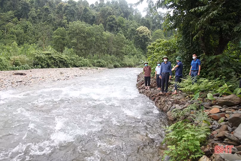 Hà Tĩnh tập trung ứng phó với bão số 8, đảm bảo an toàn tuyệt đối cho Nhân dân