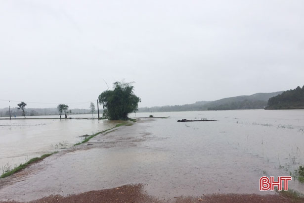 Hơn 42 ngàn học sinh Hà Tĩnh nghỉ học do thời tiết xấu