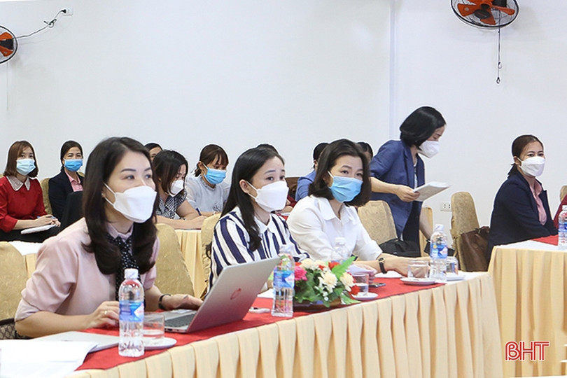 Quán triệt Nghị quyết Đại hội phụ nữ Hà Tĩnh và bồi dưỡng nghiệp vụ công tác hội