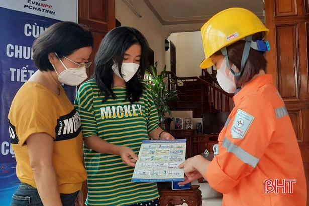 Điện lực Hà Tĩnh tri ân khách hàng thanh toán tiền điện không dùng tiền mặt