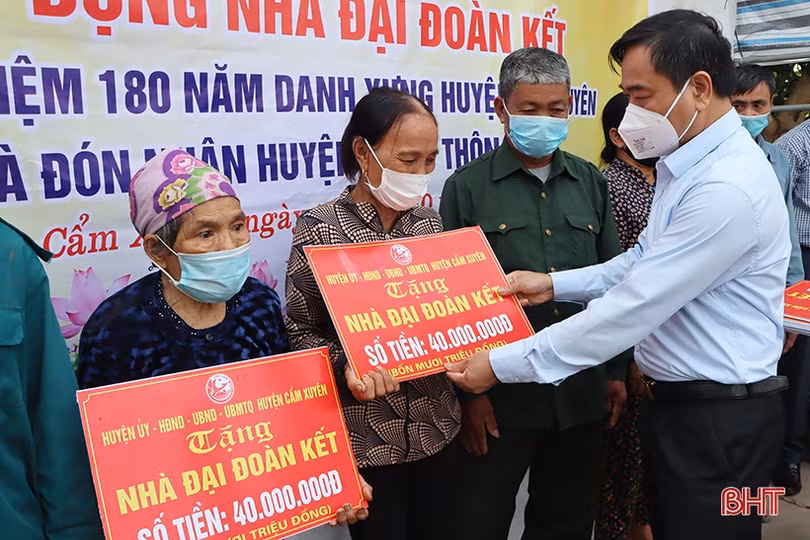 Cẩm Xuyên xây nhà đại đoàn kết cho người nghèo 