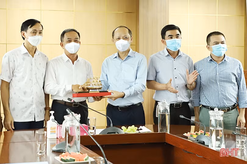 Lãnh đạo Hà Tĩnh ghi nhận nỗ lực trong sản xuất kinh doanh của cộng đồng doanh nghiệp