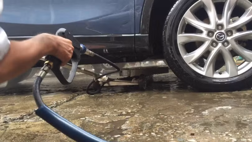 Tại sao phải rửa gầm xe ô tô thường xuyên?