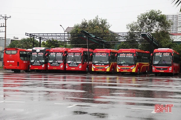 Xe khách liên tỉnh ở Hà Tĩnh vẫn “án binh bất động”