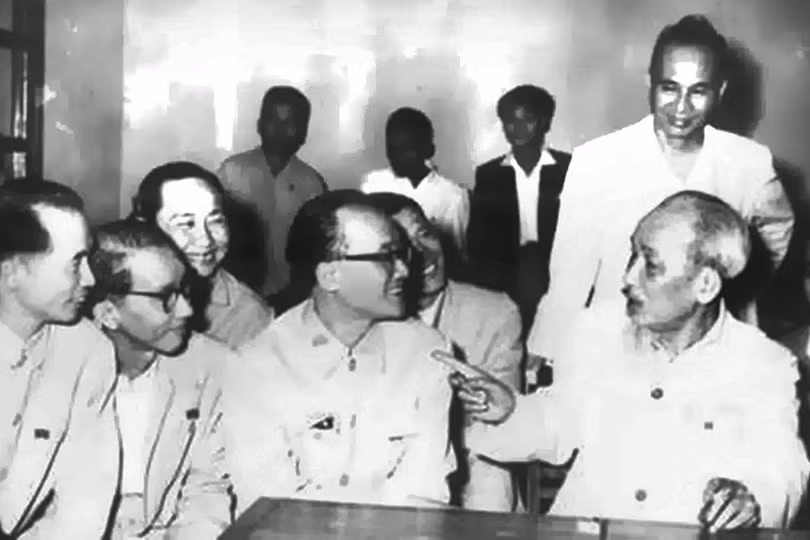 Hồ Chí Minh với tiêu chí cán bộ