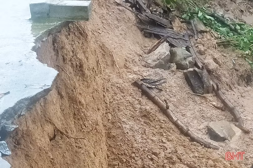 Các hồ chứa lớn ở Hà Tĩnh nâng mức xả tràn trước mưa lớn