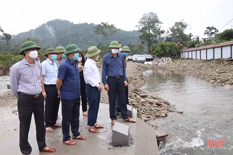 Hà Tĩnh tập trung ứng phó với bão số 8, đảm bảo an toàn tuyệt đối cho Nhân dân