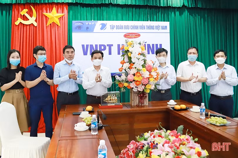 Lãnh đạo Hà Tĩnh chúc mừng doanh nghiệp nhân ngày Doanh nhân Việt Nam 