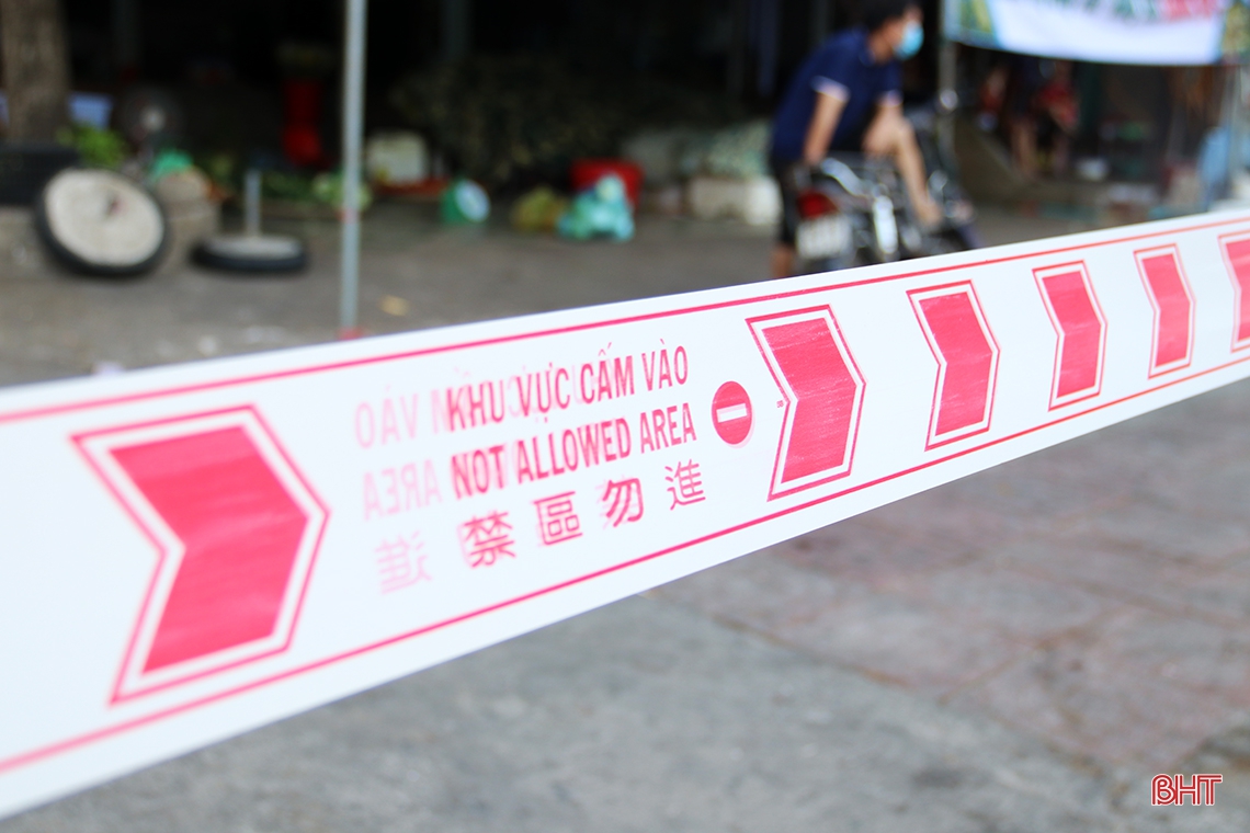 TX Kỳ Anh cách ly tạm thời 2 tổ dân phố, test nhanh COVID-19 cho 641 người