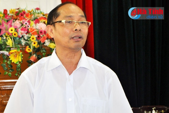 Giám đốc sở TN&MT Võ Tá Đinh giải đáp thắc mắc của các doanh nghiệp, hợp tác xã.