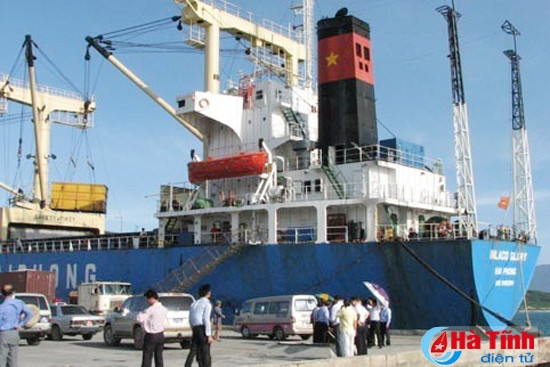 Bến số 4 có chức năng là bến tổng hợp quốc tế và dịch vụ hậu cần, tiếp nhận tàu hàng trọng tải đến 40.000 DTW, tàu container 4.000 TEU, công suất khai thác 2,3 triệu tấn/năm. (Ảnh minh họa)