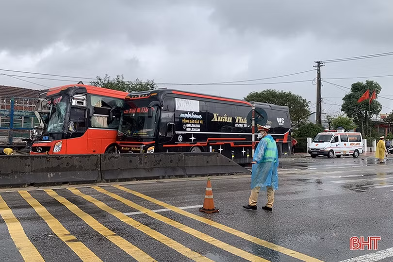 Va chạm liên hoàn trên QL 1 ở Hà Tĩnh, ít nhất 1 người tử vong