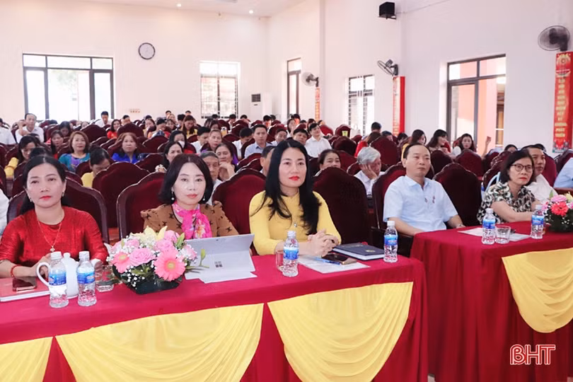 Vũ Quang gặp mặt nhân kỷ niệm 40 năm Ngày Nhà giáo Việt Nam