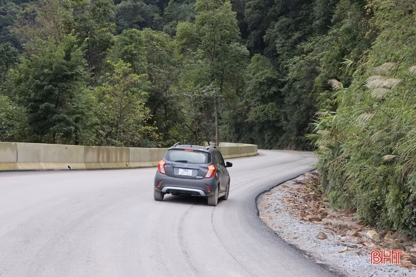 Khắc phục khó khăn, đẩy nhanh tiến độ dự án cải tạo, nâng cấp QL 8A