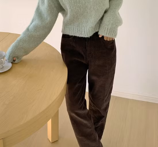 Gợi ý 10 cách biến hóa phong cách với quần nhung ấm áp, sang trọng mà trẻ trung hơn hẳn