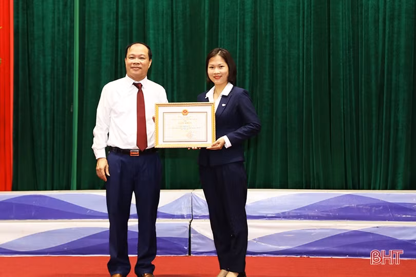 Thị xã Kỳ Anh vinh danh 243 học sinh, giáo viên tiêu biểu