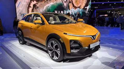 Ảnh thực tế bộ đôi VinFast VF 6 và VF 7 tại Triển lãm Los Angeles Auto Show 2022