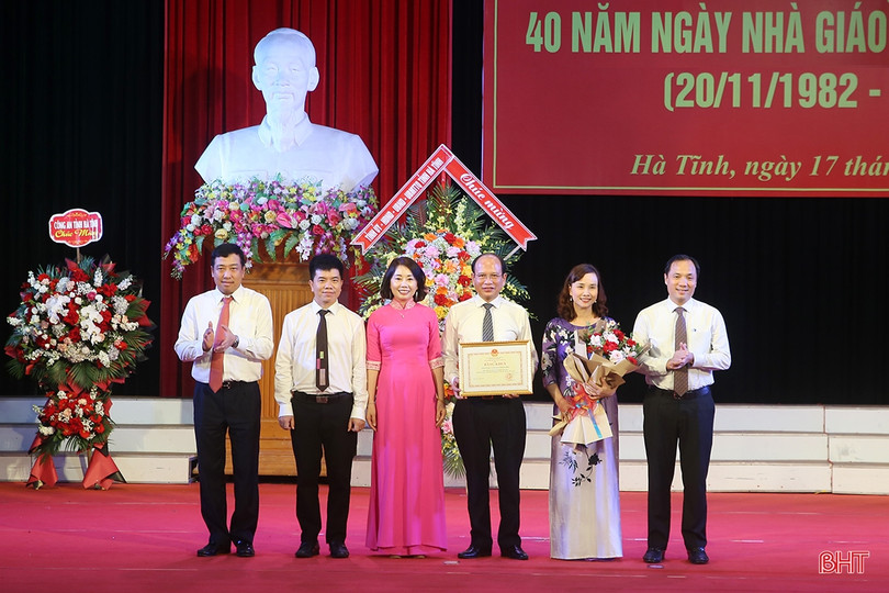 Các địa phương kỷ niệm Ngày Nhà giáo Việt Nam 20/11 ảnh 18 Các địa phương kỷ niệm Ngày Nhà giáo Việt Nam 20/11