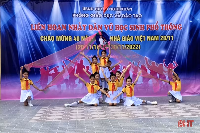 28 đội tham gia liên hoan nhảy dân vũ học sinh ở Nghi Xuân