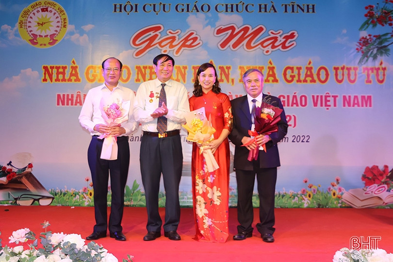 Hội Cựu giáo chức Hà Tĩnh gặp mặt Nhà giáo Nhân dân, Nhà giáo Ưu tú