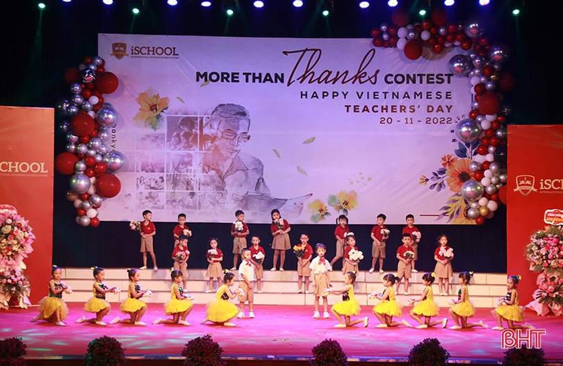 Hấp dẫn chương trình văn nghệ tri ân thầy cô của học sinh iSchool Hà Tĩnh