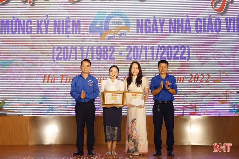 Trường Cao đẳng Y tế Hà Tĩnh sôi nổi mừng Ngày Nhà giáo Việt Nam