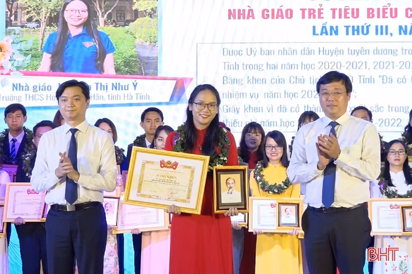 Cô giáo trường làng Hà Tĩnh được Trung ương Đoàn tuyên dương “Nhà giáo trẻ tiêu biểu