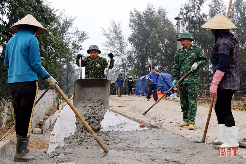 Người dân Nghi Xuân sôi nổi hiến đất mở rộng đường