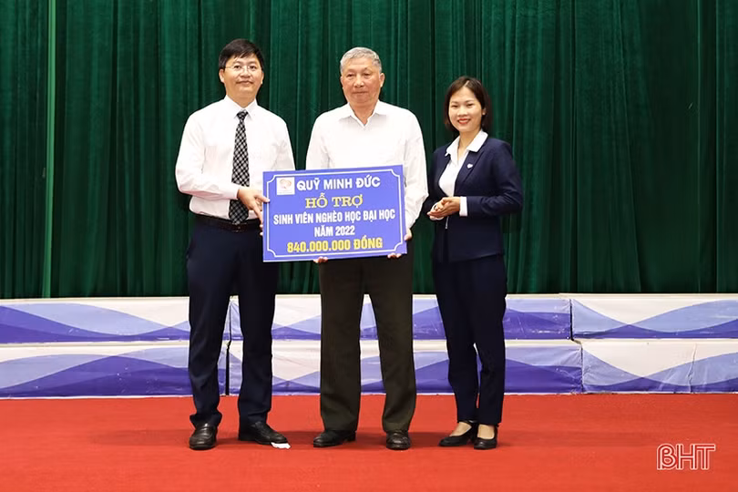 Thị xã Kỳ Anh vinh danh 243 học sinh, giáo viên tiêu biểu