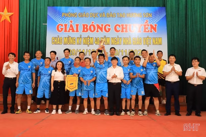 Giải Bóng chuyền ngành GD&ĐT Hương Sơn thành công tốt đẹp