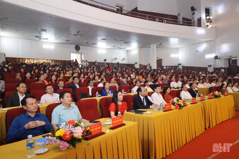 TP Hà Tĩnh gặp mặt kỷ niệm Ngày Nhà giáo Việt Nam