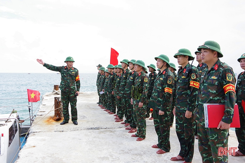 Kiểm tra bắn đạn thật trên biển ở đảo Sơn Dương