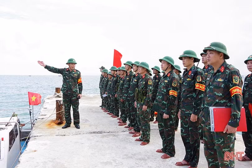 Kiểm tra bắn đạn thật trên biển ở đảo Sơn Dương