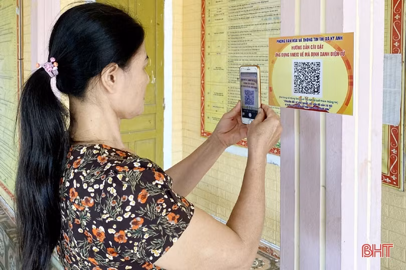 Cầm tay, chỉ việc, giúp người dân Hà Tĩnh “chuyển đổi số”