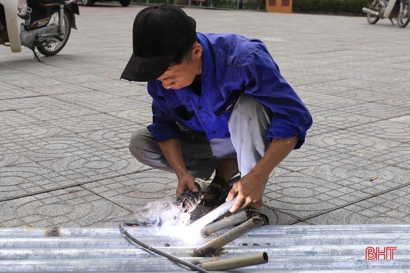 Xã miền núi Hà Tĩnh lắp đường điện mặt trời dài gần 3 km