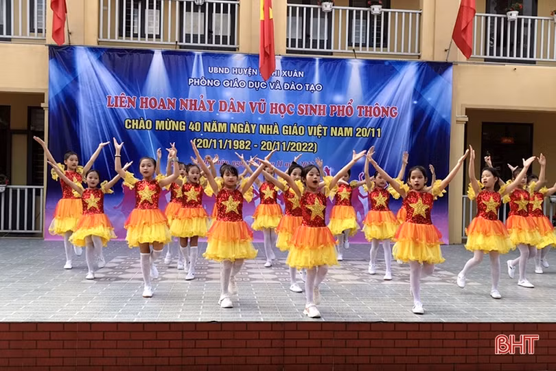 28 đội tham gia liên hoan nhảy dân vũ học sinh ở Nghi Xuân