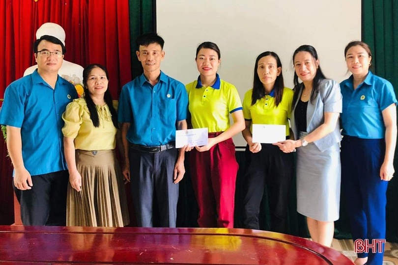 Công đoàn Hà Tĩnh thăm hỏi, tặng quà giáo viên có hoàn cảnh khó khăn