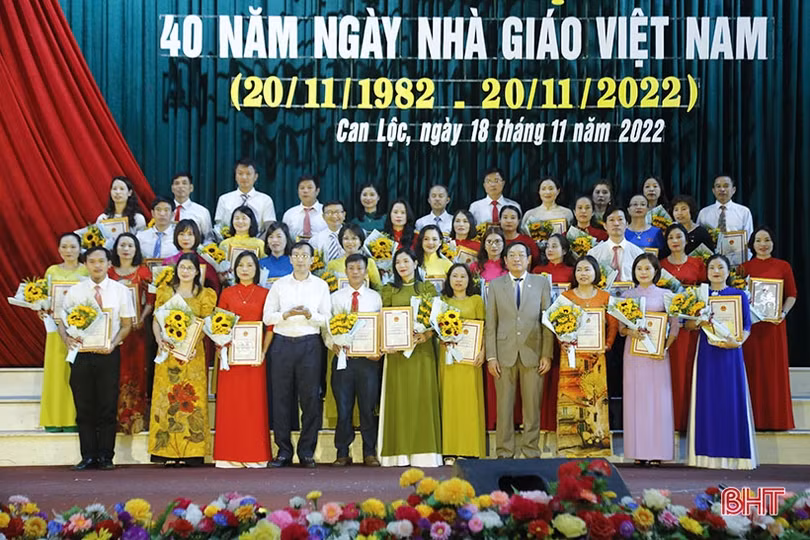 Các địa phương kỷ niệm Ngày Nhà giáo Việt Nam 20/11