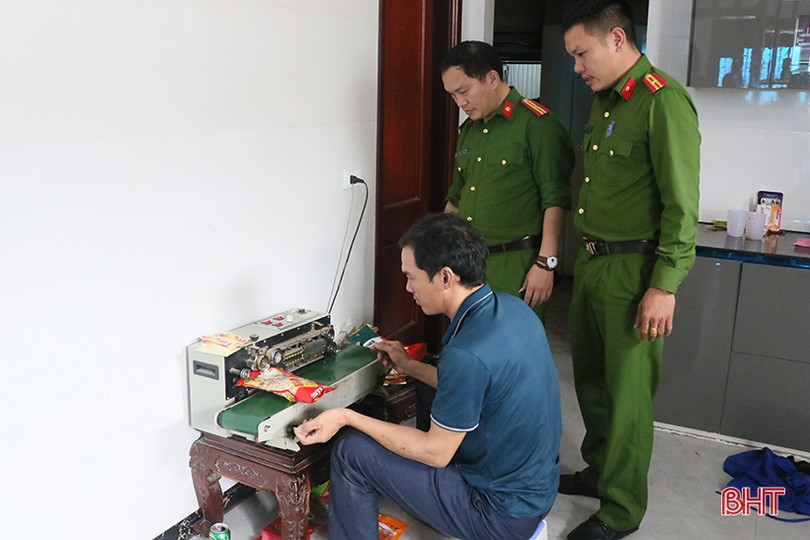 Hà Tĩnh: Phát hiện cơ sở tự đóng gói bimbim, bánh tráng trộn bán ra thị trường