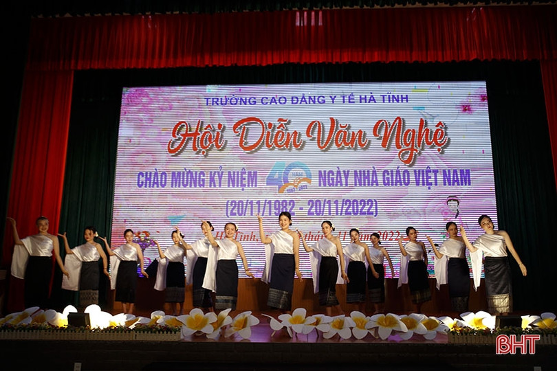 Trường Cao đẳng Y tế Hà Tĩnh sôi nổi mừng Ngày Nhà giáo Việt Nam