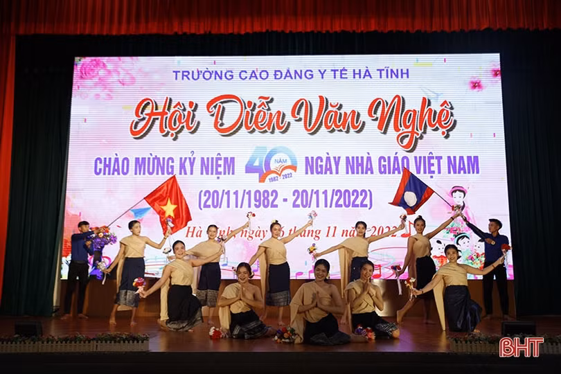 Trường Cao đẳng Y tế Hà Tĩnh sôi nổi mừng Ngày Nhà giáo Việt Nam