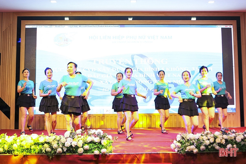 Giúp phụ nữ Hà Tĩnh vun đắp giá trị gia đình Việt, xây dựng nông thôn mới