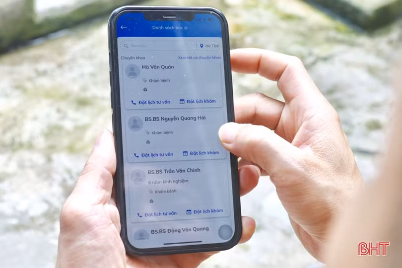Cầm tay, chỉ việc, giúp người dân Hà Tĩnh “chuyển đổi số”